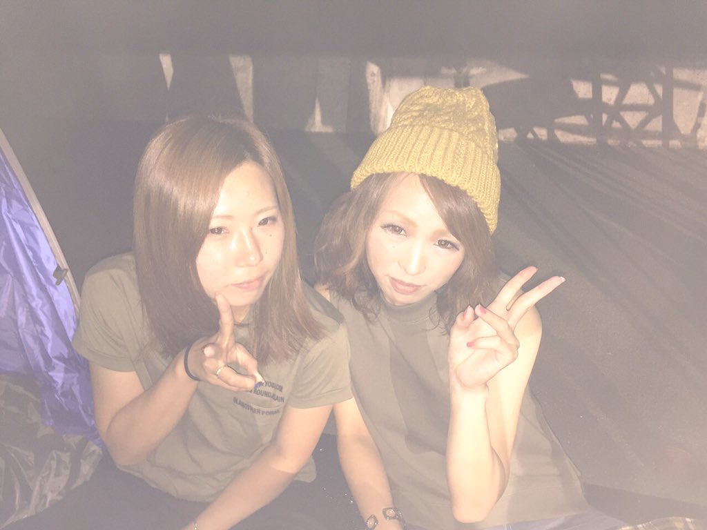 airinnn_'s tweet photo. うー。なんか寂しいー。
この季節も季節でだめやわ。
でもこんなんじゃダメ。
がんばらな〜我慢我慢！

まゆおめでとお〜♡♡
ん〜あたしらも���けたね。 https://t.co/98vV9ivnHa
