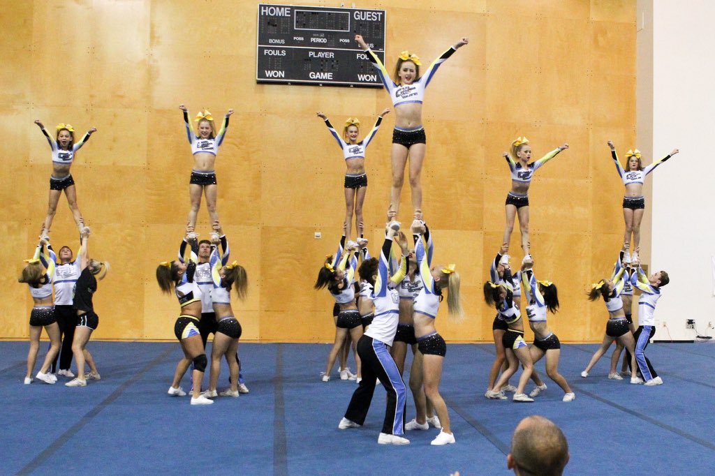 OCAllStars_'s tweet photo. OC Smoke just killed it!! #OCShowcase2015 #proud2bOC Large Sr. Coed R 5 coming out strong! https://t.co/PVLdgY9qsU
