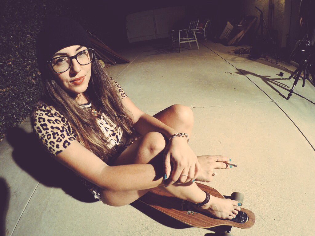 Jozef_Arthur's tweet photo. #streetphotography #AfterDxrk #feetsonseat #SkateAmerica #barefoot https://t.co/YgT1A8M0h6