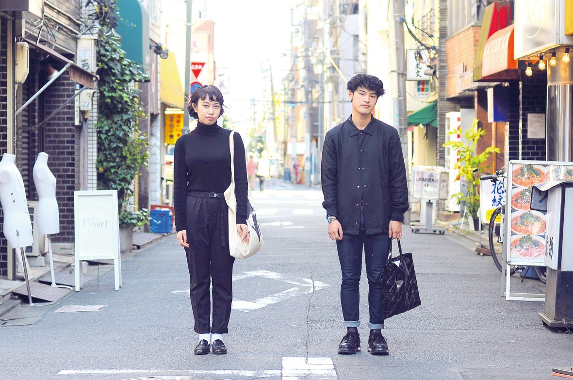 東京グラフィティ ファッションスナップ毎日更新中 高円寺でおしゃれカップルをsnap 二人ともブラックで統一されていてとってもカッコイイ 黒 黒っていいなあ T Co K7ka02qprl 東京グラフィティ ファッションスナップ毎日更新中 高円寺でおしゃれカップルをsnap 二人ともブラックで統一されていてとってもカッコイイ 黒 黒っていいなあ T Co K7ka02qprl