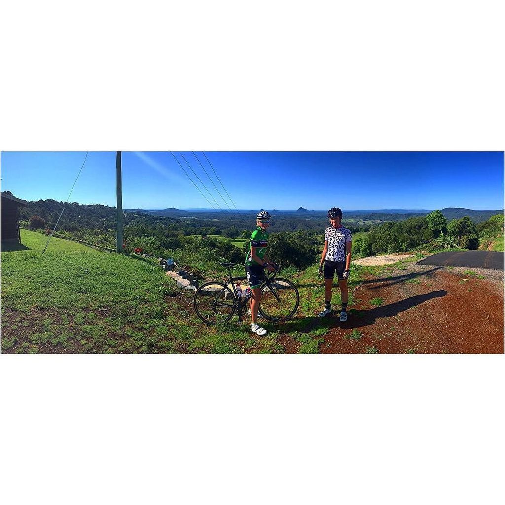 InstaBicycle's tweet photo. Via @thepinkbidon: Great work takes hard work 🚴🏻🚴🏻💟 #soridehills #earntheview #cycle #cycl… https://t.co/KsHneJ0NR4 https://t.co/tIn3utx3CX