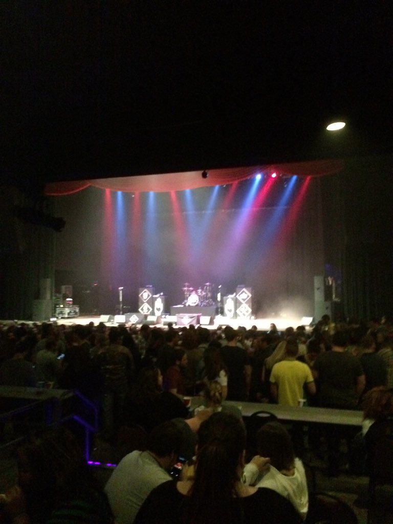 ColinRolerkite's tweet photo. Hey @Yellowcard  me again. This isn't you. :-( https://t.co/7TOjJvVmLf