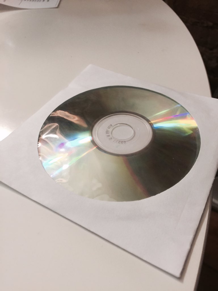 milarubyxoxo's tweet photo. Got Xray CD at #urgentcare today; I don't have CD drive or PC but can't say I don't have my data #mediummatters https://t.co/td8DCdiABO
