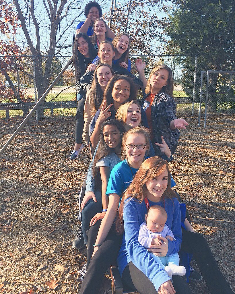 MRamspott's tweet photo. fun weekend with even more fun people #Friends #rtfallretreat #dnow2015 https://t.co/EovrPryWy1