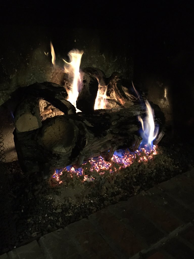 andrevhertzog's tweet photo. first fire of the year #abouttime #thingsyoudointhefall https://t.co/qrgWhuf2pm