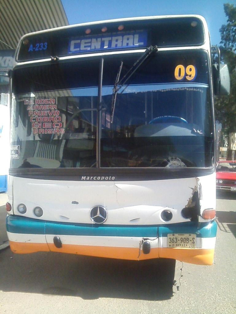 MAKC_accidentes's tweet photo. #Accidente atropellado por un urbano adelante de #Vigera  con dirección a Etla #Oaxaca vía #ZonaCeroRekt2 https://t.co/ilnnf5xJZ8