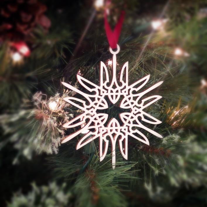 The Tryzub Snowflake ornament. Now available on etsy.com/shop/PtashkaAr… #ukrainian #tryzub
#mepikpicmyc #ptashkalove