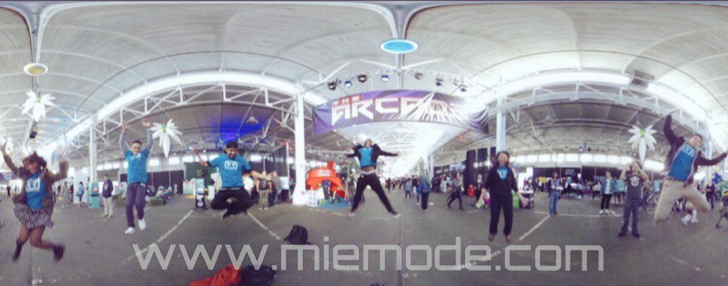 miemode_crew's tweet photo. This is how we define gravity #STEAMcarnivalSF @VRWomen @TwoBitCircusVR @theta360 #m8dvrheadset https://t.co/VRaaNDHcAO