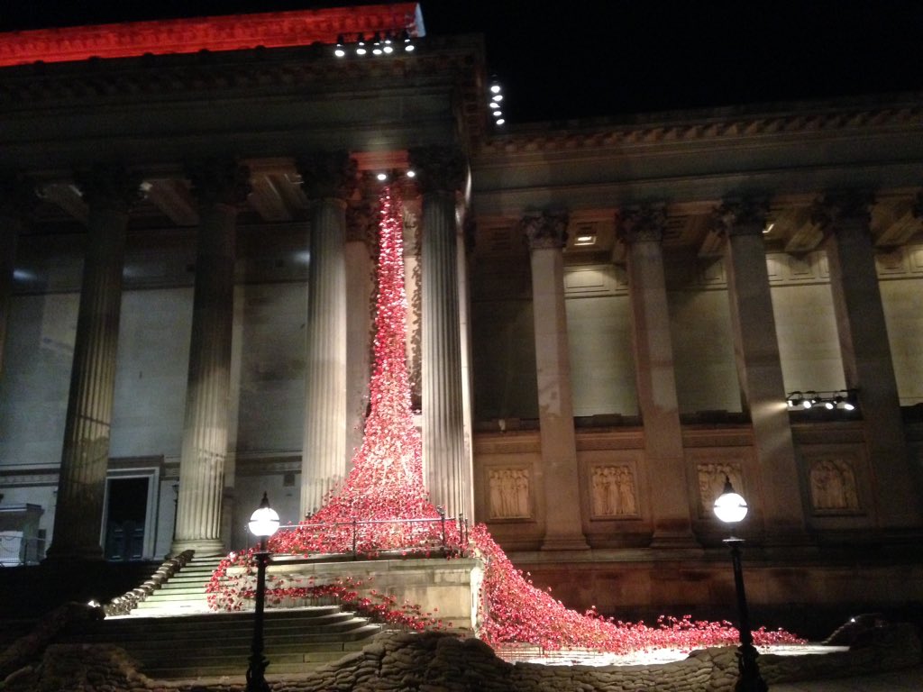 AshRobertsGK1's tweet photo. Beautiful tribute to our fallen heroes. @LsGlover24. #RemembranceSunday. #RememberThem. https://t.co/CAbJUE6lXz