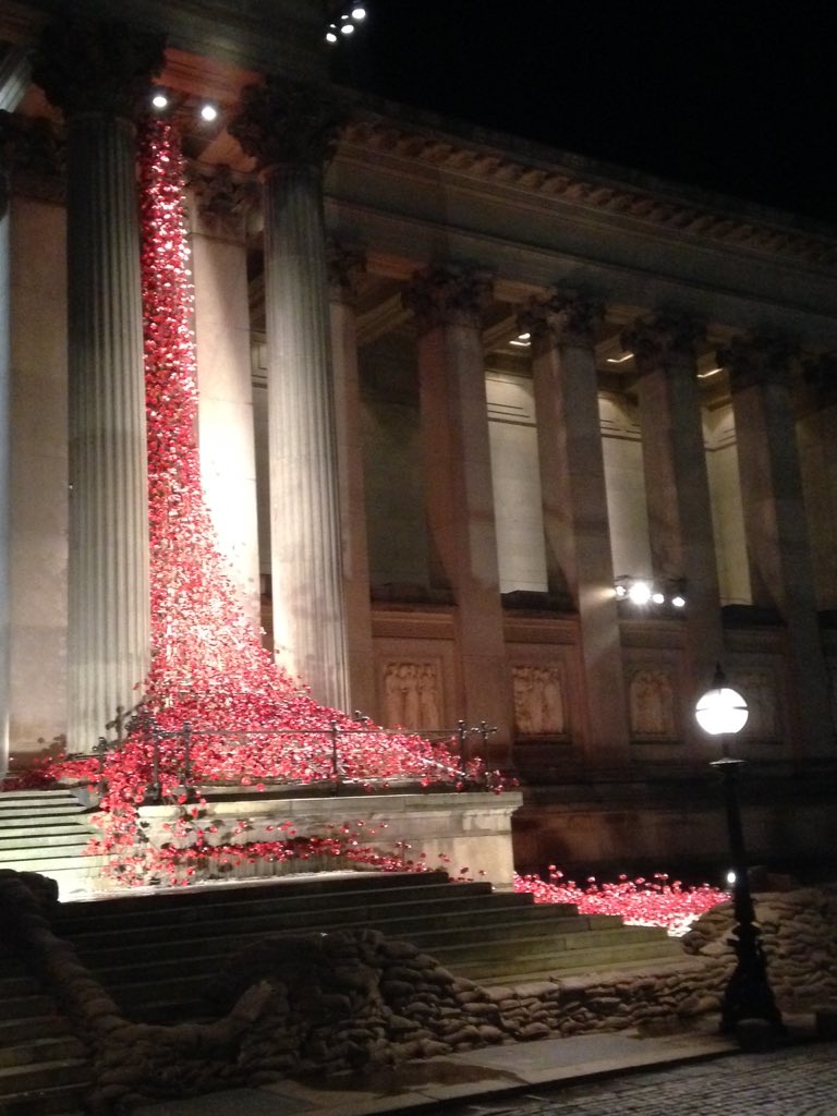 AshRobertsGK1's tweet photo. Beautiful tribute to our fallen heroes. @LsGlover24. #RemembranceSunday. #RememberThem. https://t.co/CAbJUE6lXz