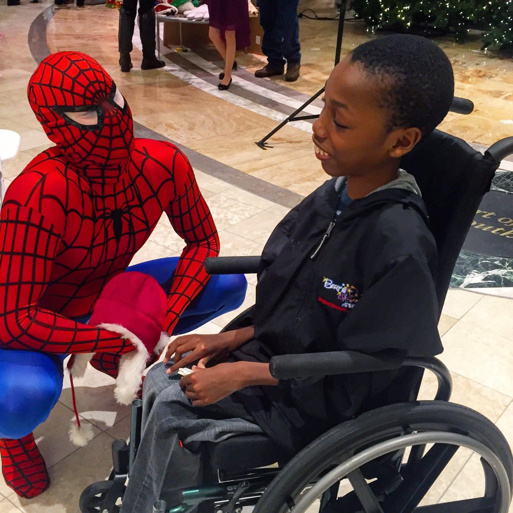 bertsbigadv's tweet image. #BBA2013 kid Ziyonn &amp;amp; Spider-Man are talking about what they asked Santa for at the Holiday #ReunionAdventure!