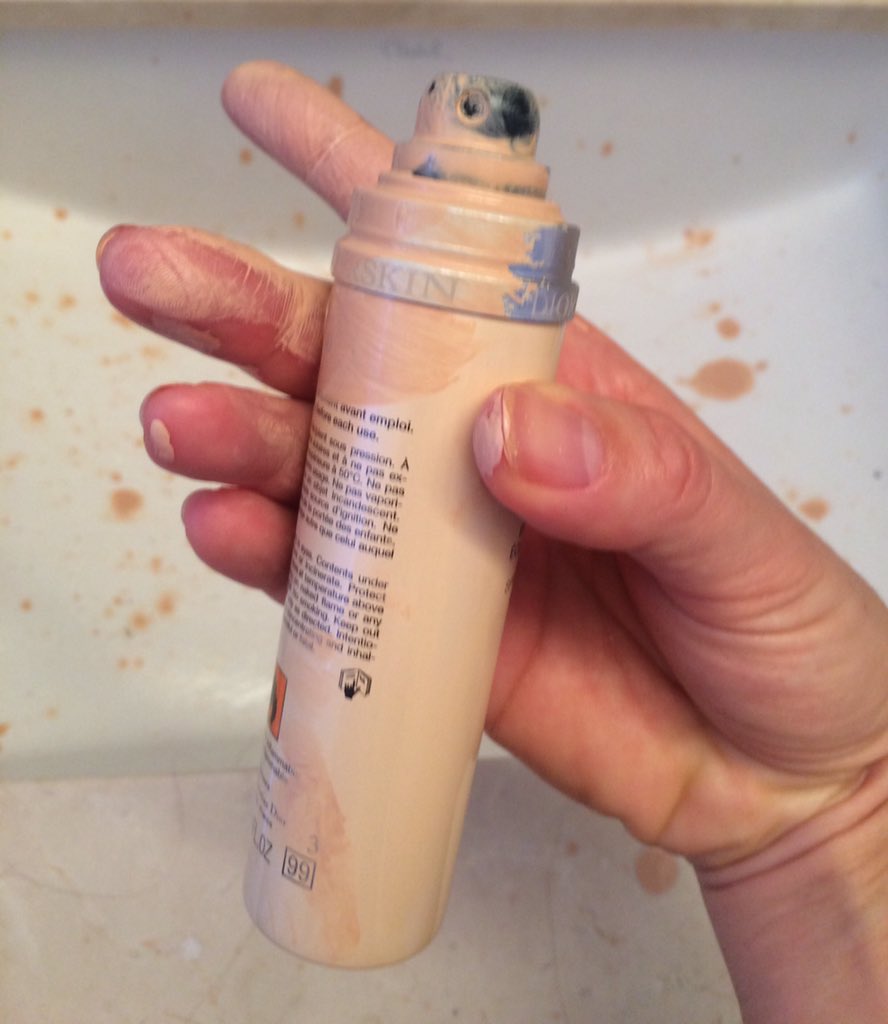 Kasia_0's tweet photo. Pretty sure this isn't supposed to happen. Dior Airflash Spray Foundation fail. @Dior https://t.co/rX55jfphLN