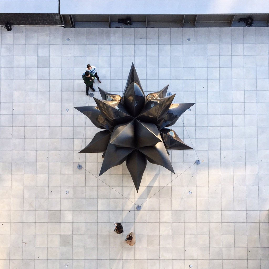 TerrenceLiew's tweet photo. Black Star by #frankstella #artworldspaces @whitneymuseum https://t.co/Mce4Nc35lX