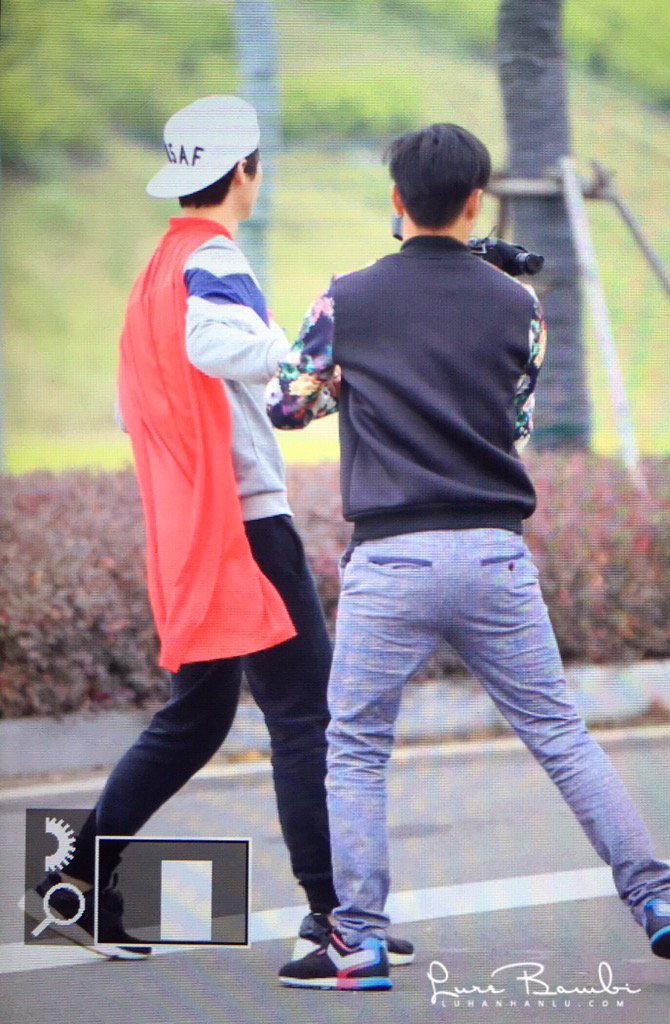 lurebambi's tweet photo. #Luhan #LuhanRunningManChina 151109 be careful https://t.co/Bq1aVmsZkO