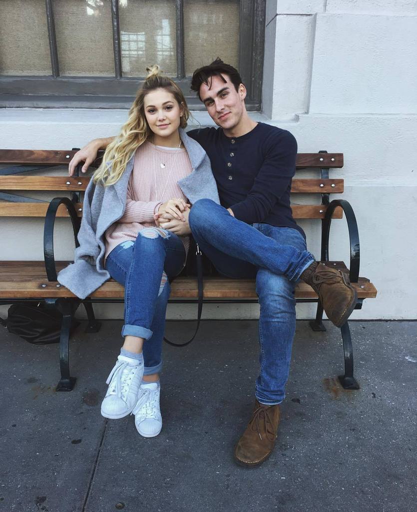 nottinbutaig's tweet photo. You can sit with us. #FriendlyCouple by olivia_holt https://t.co/vsFsogq0Ib