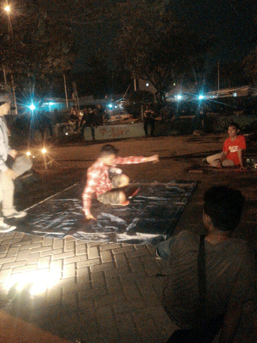 Penampilan <a href="/B2DCfamily/">B2DC</a> (Break Dance) di Acara Pemuda Bekasi Bersatu
