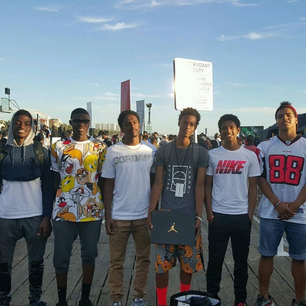 EleateSports's tweet photo. #EleateFamily came out strong for @_alecc._ at the #CP3 #BattleForSoCal!
#Eleate #JustHoop #adidasbasketball #wear⦠https://t.co/glrsaD3Gkq