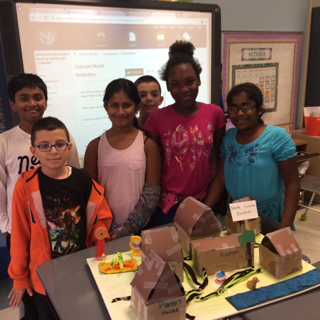 0xEarlineB's tweet photo. Ss were super proud 2 share their colonial models! They worked so hard! @BenFranklinES https://t.co/jl71jimBNz