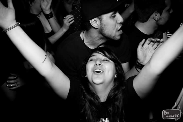 _staaacy's tweet photo. Tocar The Used na balada é puro amor <3 https://t.co/IFclafQ0NM