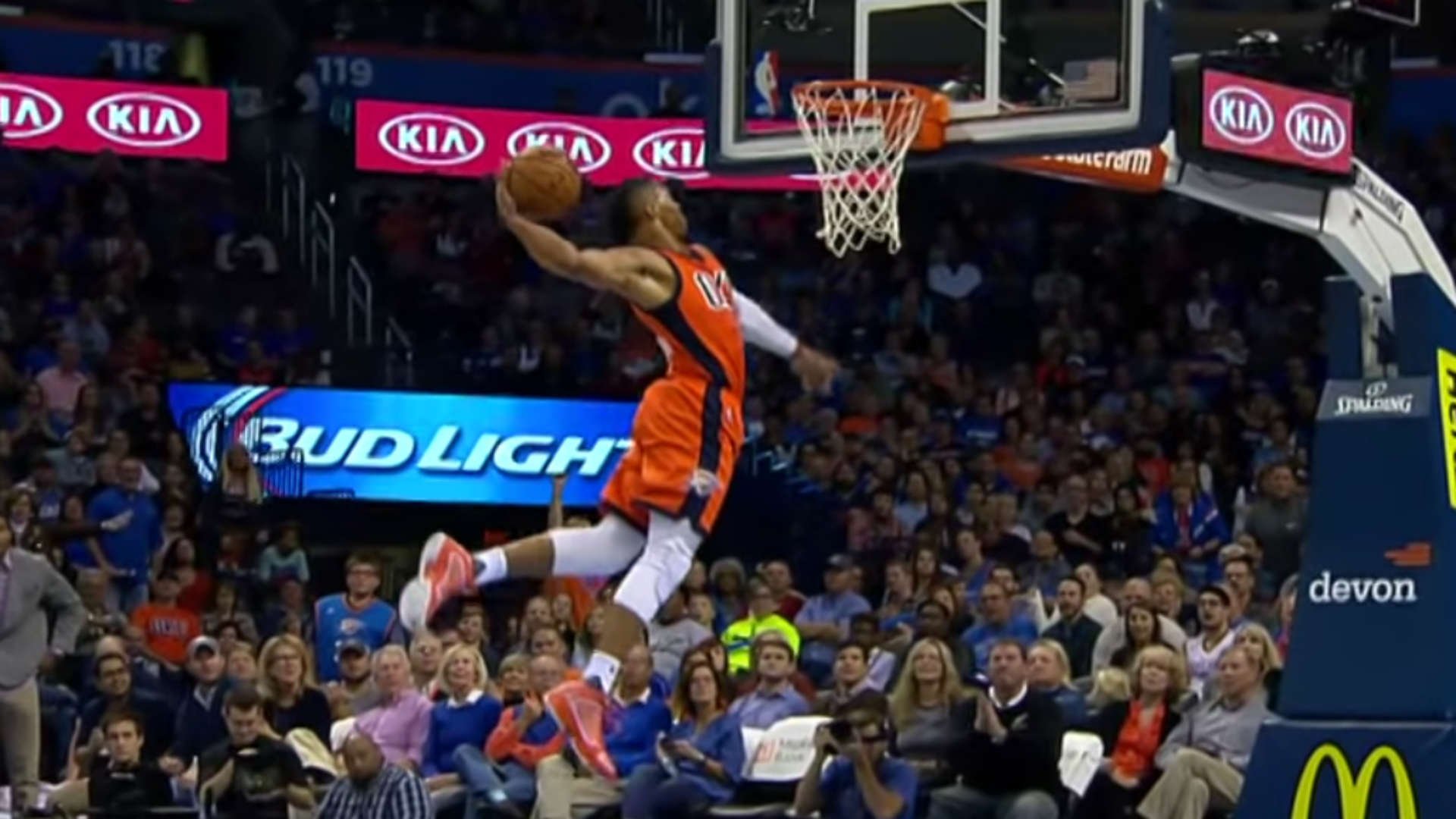 russell westbrook dunking