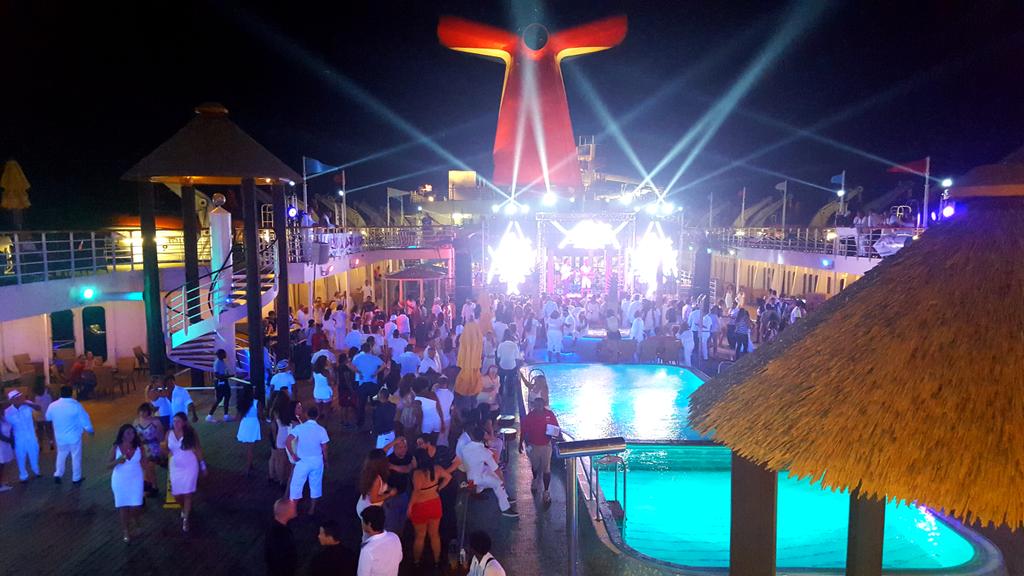 RelaxInBahamas's tweet photo. RelaxInBahamas: JackieCesllc: RT JennyMIAMITV: #acdc2015 #jerryrivera live in concert #miamitv #cruise #salsa #mia… https://t.co/QZJb8xxV73