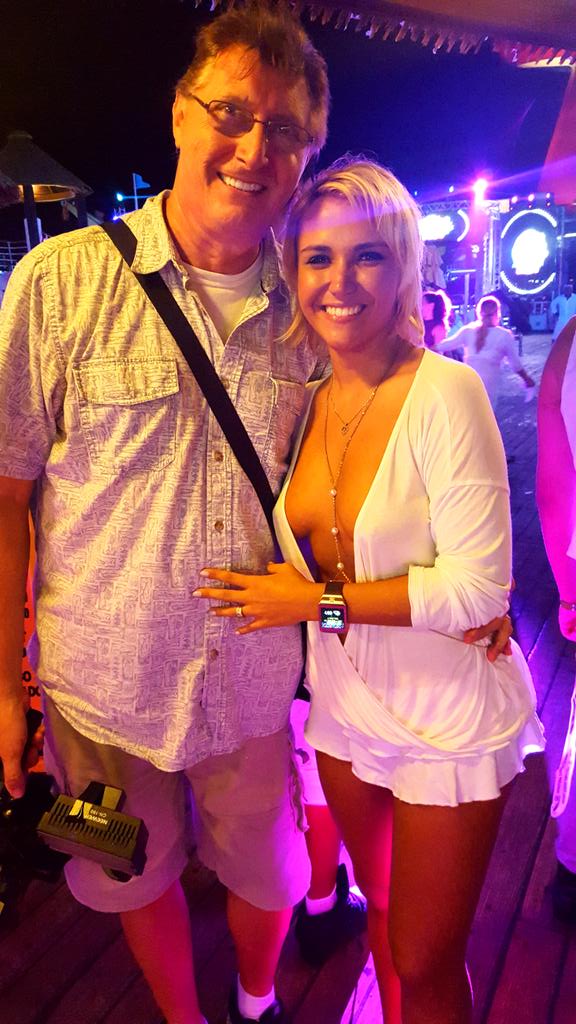 RelaxInBahamas's tweet photo. RelaxInBahamas: JackieCesllc: RT JennyMIAMITV: #acdc2015 #jerryrivera live in concert #miamitv #cruise #salsa #mia… https://t.co/QZJb8xxV73