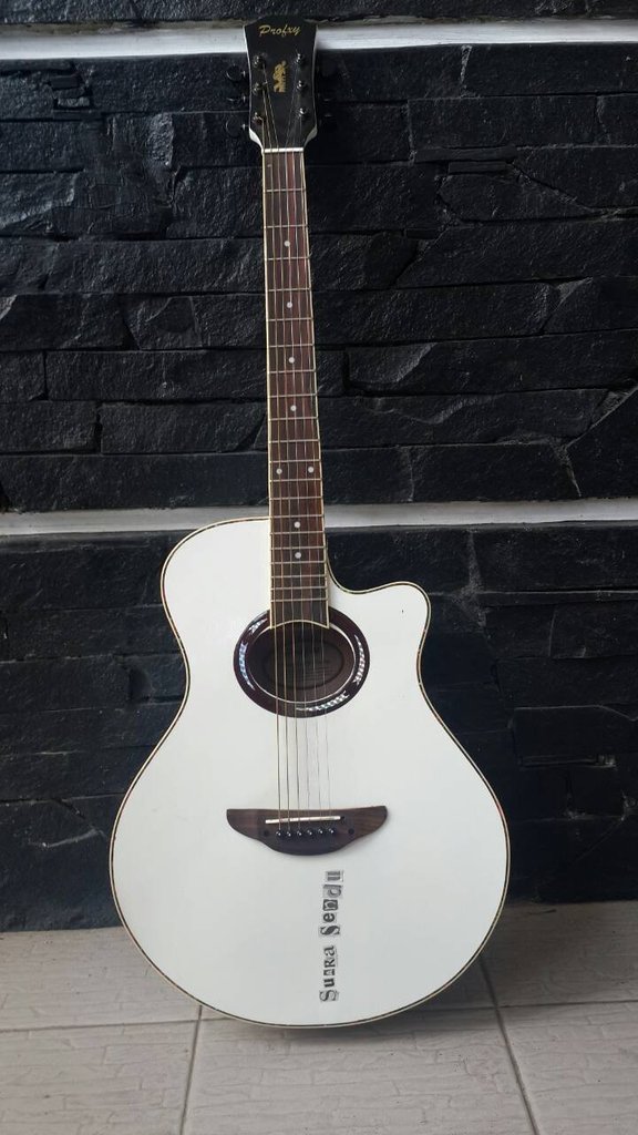 Mau jual gitar kesayangan , barangkali ada yg minat 
Minat : 081573580531
<a href="/soundcloudBDG/">SoundCloud Bandung</a> <a href="/KPHmusic/">@KPHmusic</a>