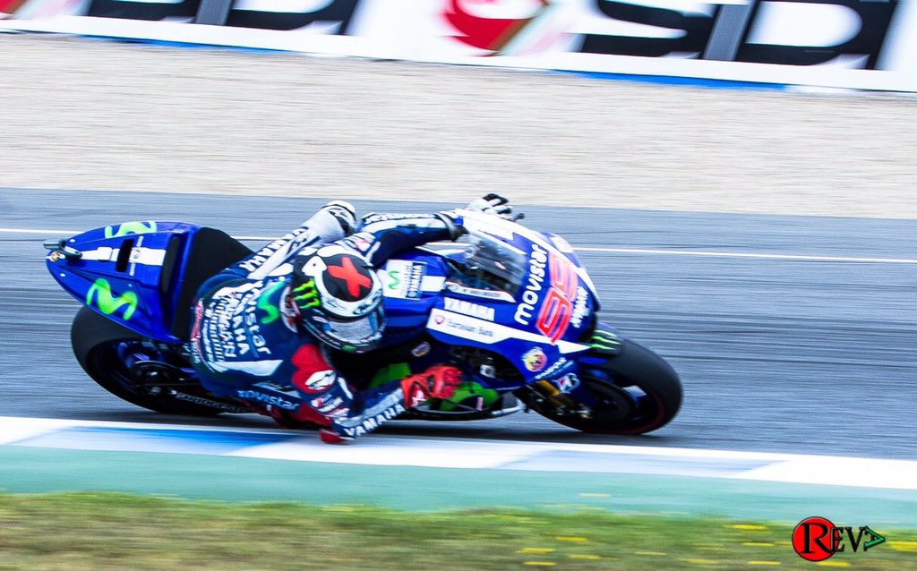 evajimenezlanza's tweet photo. Enhorabuena  Jorge Lorenzo! Campeón del mundo @lorenzo99 #ValenciaGP #TheGrandFinale #lastfinalonedream https://t.co/2s9haxe0Jk