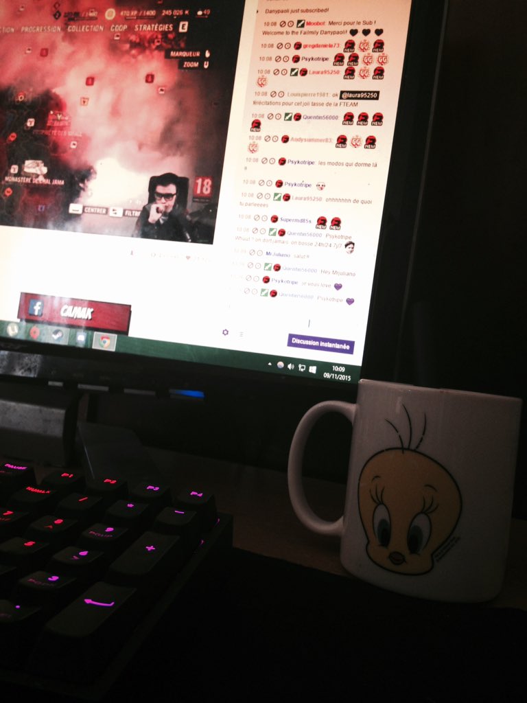 LoloLaBolo's tweet photo. Le matin, c'est @CaMaKStream #camak #pausechocolat https://t.co/wSIdFbQV01