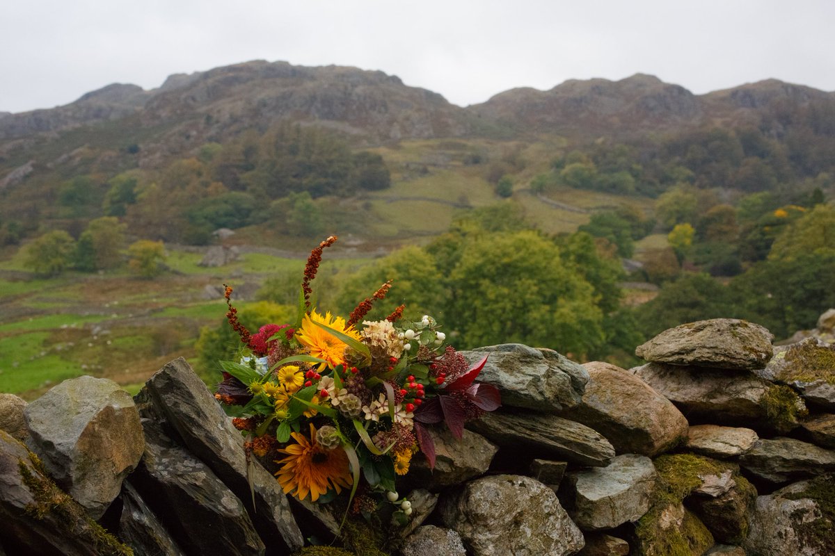Autumnal diy Lake District wedding! @rydalhall sharoncooper.co.uk/steph-and-nick… @TheFlowerFarmer