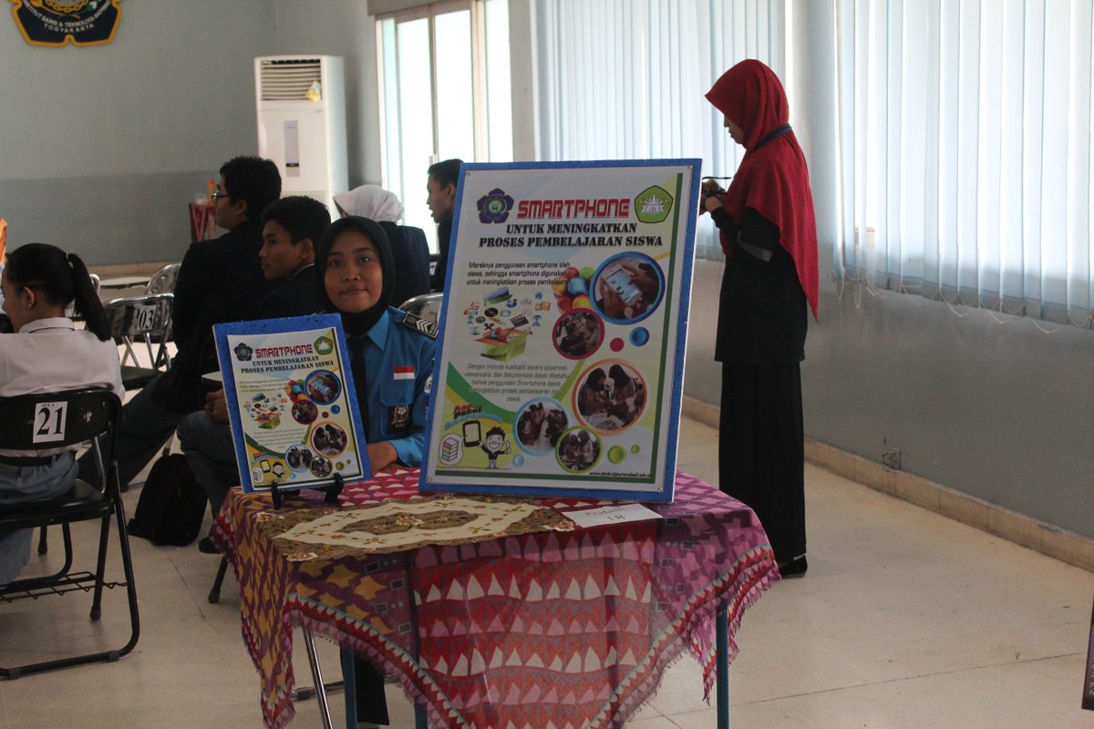 Sebanyak 20 Karya ilmiah remaja berlomba menjadi yang terbaik di LKIR 2015 IST <a href="/IST_AKPRIND/">IST AKPRIND YOGYA</a>