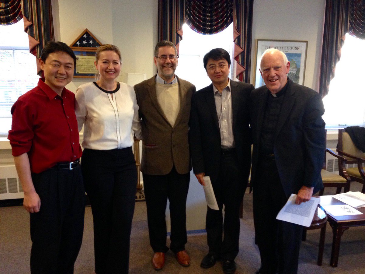 SHUPeaceStudies's tweet photo. Panelists discuss "Working w/ Violent Past: Historical Memory &amp; Conflict Resolution." @SetonHall #Peace #diplomacy https://t.co/sLY9SY8sK5