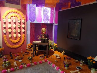 lajornadaonline's tweet image. #MirarelArte, #blog de #MerryMacMasters Raquel Tibol en un altar
