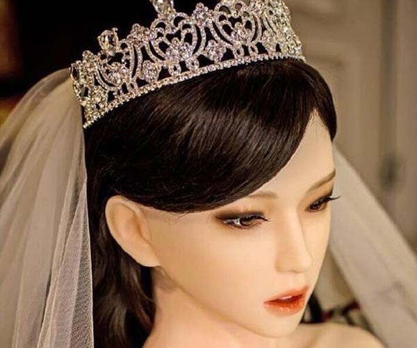 Man 'with terminal cancer marries sex doll so he doesn't leave a grieving  widow' https://t.co/8whJgYIiBZ