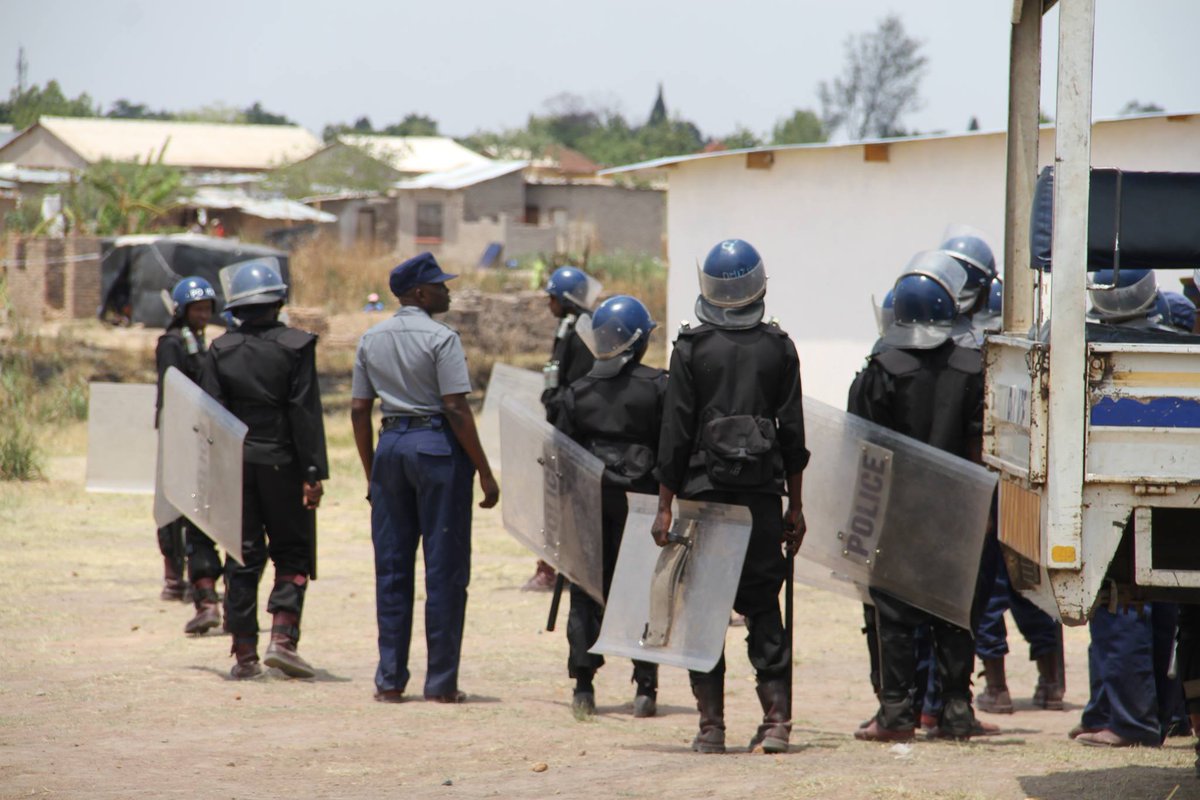 NewsDayZimbabwe's tweet photo. Political violence  flares up again https://t.co/9K1CubWo02 #NewsDay https://t.co/rwkpWAP544