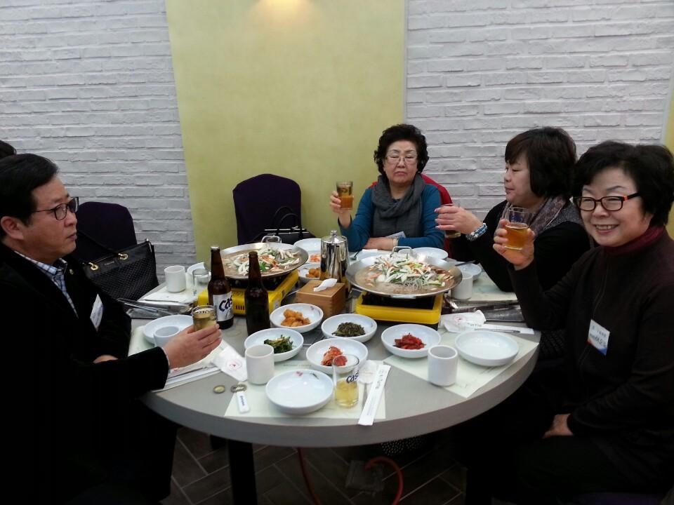 바르게살기운동 서울ᆞ시ᆞ구협의회 회장단과 
실무진은 2015.11.9(월)11:00~ 케이터틀에서 연석회의를 개최하여
2015~
바르게살기운동 전국 여성지도자대회에 관한
계획과 실천 방안을 설명하였습니다~