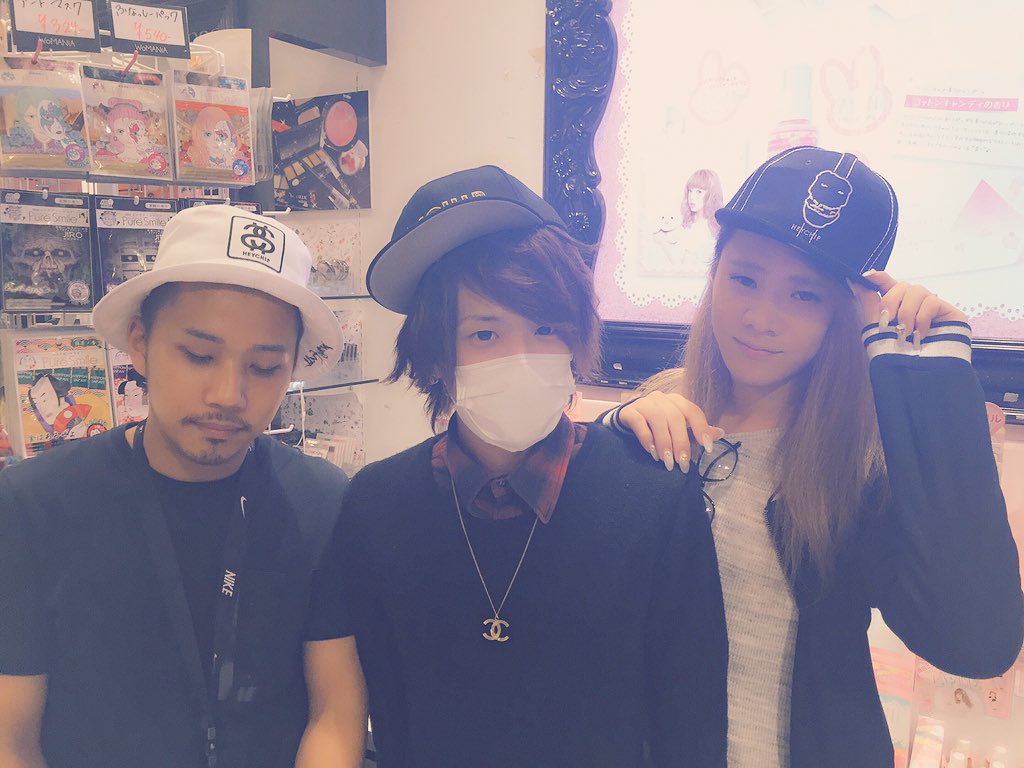 SBY_ABENO's tweet photo. 昨日ご紹介した #HEYCHIP かぶるとこんな感じです☆
3つとも、HEYCHIPでーす＼(^o^)／♡
#コーデ のアクセントにぴったりなアイテム♡
ぜひ、Getしてください♡ https://t.co/2y9AQB6CnF