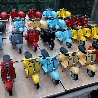 matsyujai's tweet photo. @InfoVespaBekasi numpang posting gan...miniatur bahan fibrglass 120ribu gan. https://t.co/tWCfC9NGSg