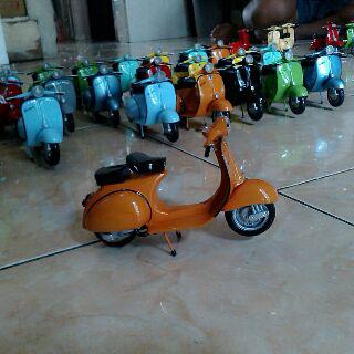 matsyujai's tweet photo. @InfoVespaBekasi numpang posting gan...miniatur bahan fibrglass 120ribu gan. https://t.co/tWCfC9NGSg