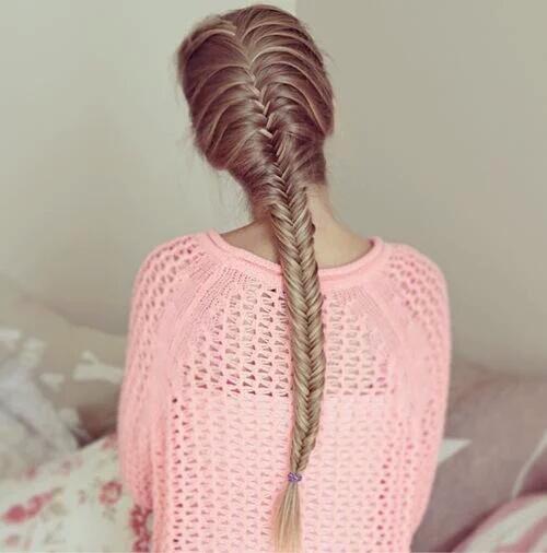 ModaActualya's tweet photo. Las trenzas de espiga son amor. https://t.co/6q00uGBapi