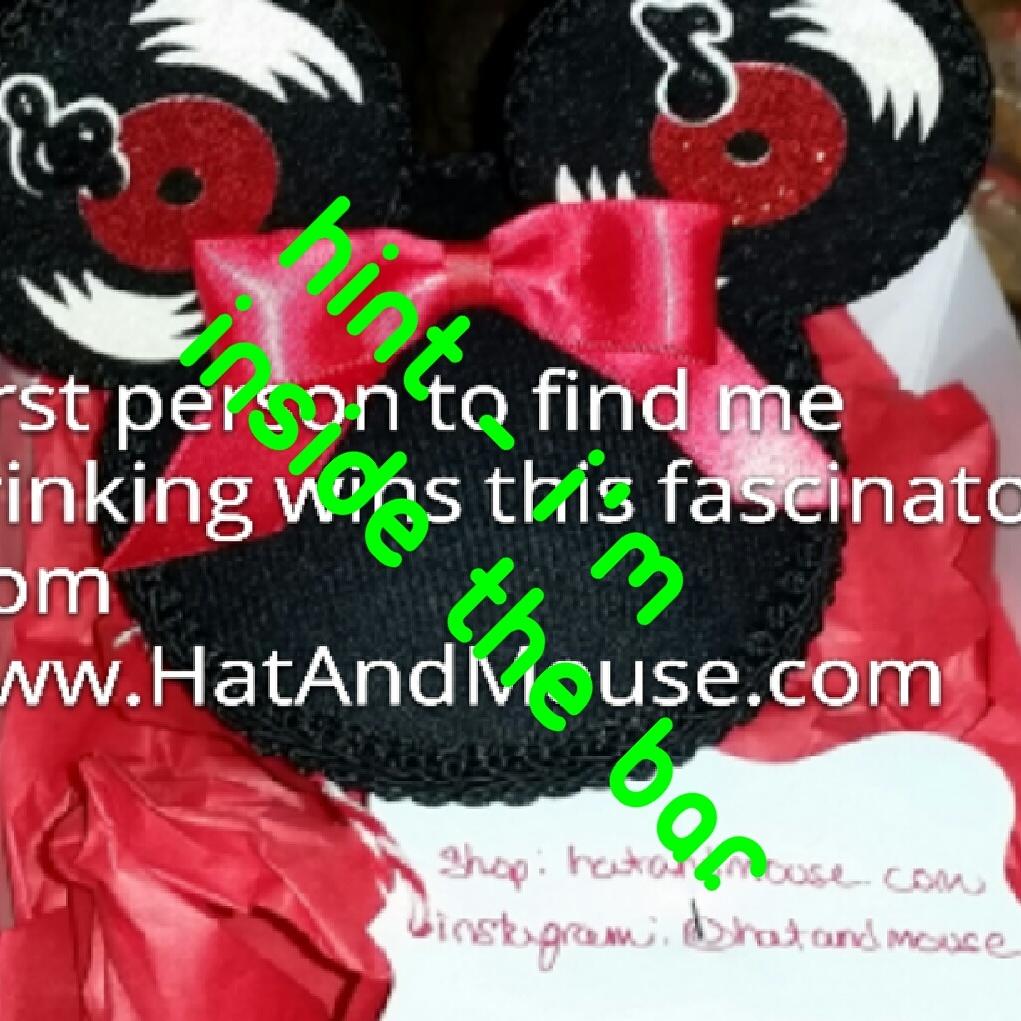 Find me inside the bar &amp; win this fascinator from HatAndMouse.com #rockaroundthepark #tradersams #rockabilly