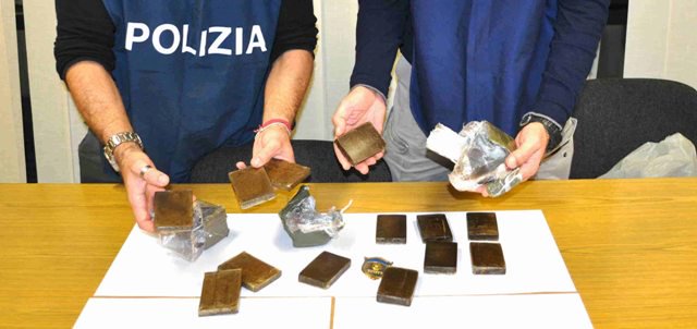 quotidianodirg's tweet image. #Ragusa, #Polizia #arresta #corriere della #droga
quotidianodiragusa.it/2015/11/09/cro…