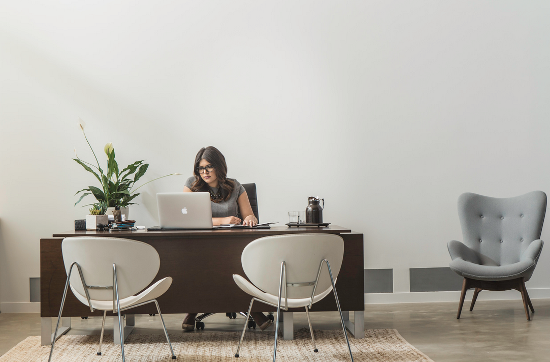 Professional vs. Personal: How to represent yourself and brand when you work in social: ow.ly/UlWhj