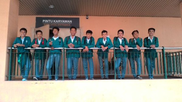 Ini dia team dari lotte fatmawati nya semangat sob pkl nya yee hehe