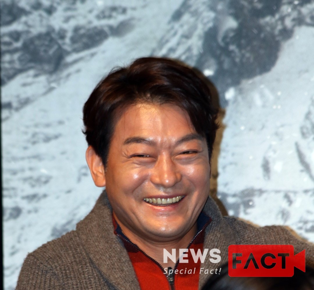 [뉴팩포토] '히말라야' 조성하, 누구나 인정하는 분위기메이커~ http://newsfact.kr/news/articleView.html?idxno=5624… #조성하 #황정민 #히말라야 #영화히말라야Tra...