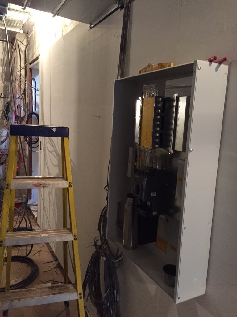Glow_bell's tweet photo. All mains panels going in #glowbell 250amp three phase #breakfastneeded #movement https://t.co/RL4Dv1vZ3p