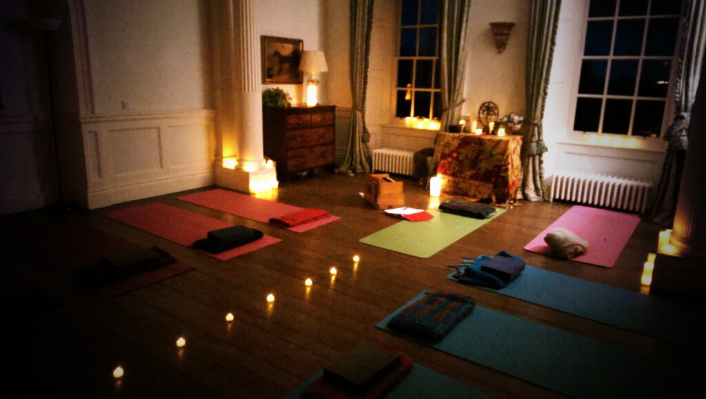 PoundonHouse's tweet photo. Feeling grateful for such an incredible weekend with the deeply talented #yogini @mischavarmuza  #Autumnlight https://t.co/6xW1tsP34a