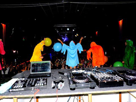 camilo_RRPP's tweet photo. Recuerdos de cómo la liaron en halloween @hakanianos_of en @TheOneLight1 🎉😎
#planetahakaniano 🐥🌐 https://t.co/EFcGEgnufU