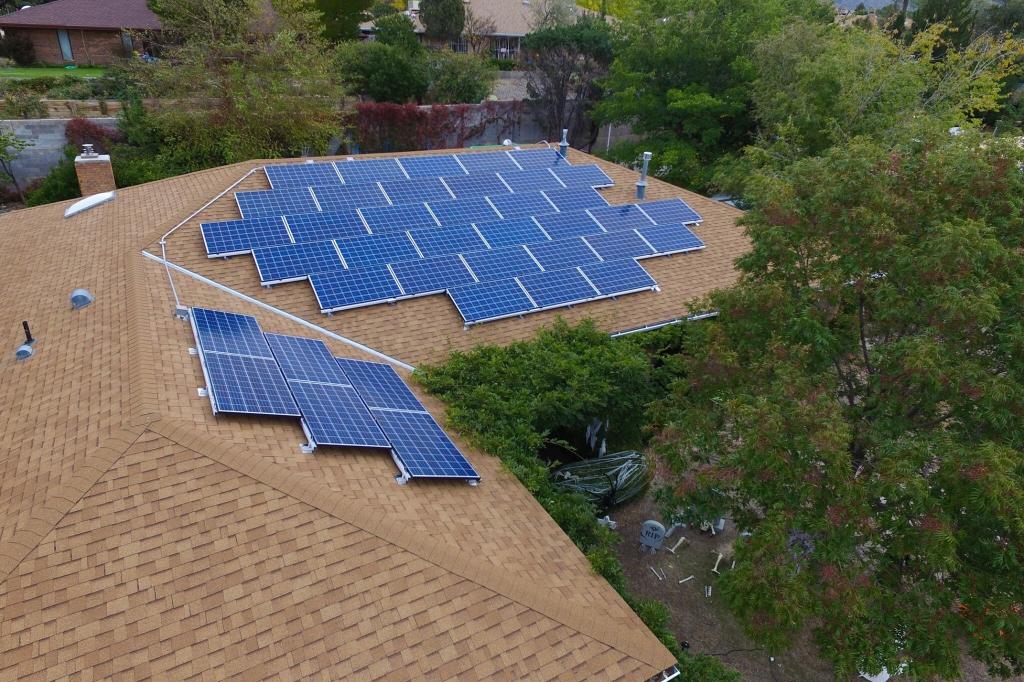 EcoFasten's tweet image. Awesome install image @Zing_Solar! A perfect pairing of EcoFasten, @MountingSystems @Enphase and @TrinaSolarUS!