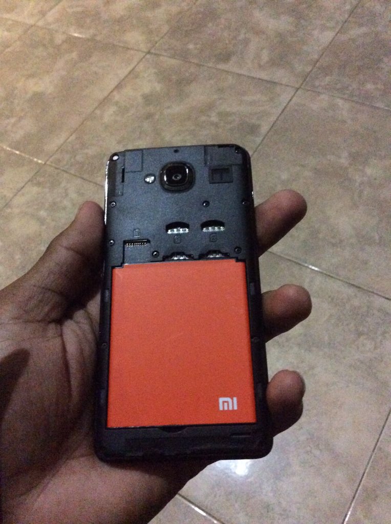 BuduMalli's tweet photo. Unpacking #Xiaomi Redmi #MIUI6 4G SmartPhone.
It's a light weight dual Sim #Phone. #SriLanka #BuduTips https://t.co/T3ik0J76Ul